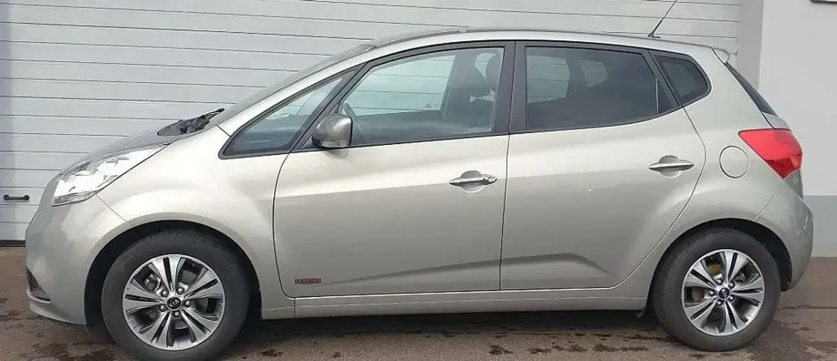 Gebraucht Kia Venga DREAM-TEAM Edition 90 PS (66 kW) 2017 Siriussilber met. Kleinwagen
