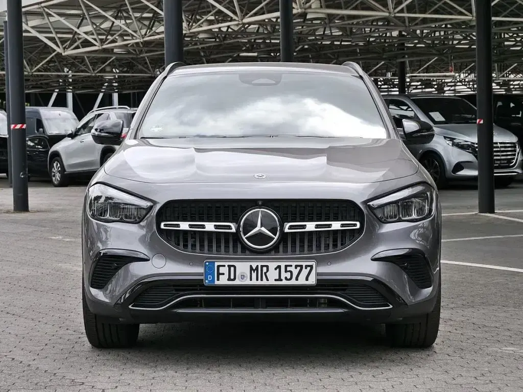 Gebraucht Mercedes GLA180 Progressive 136 PS (100 kW) 2026 Mountaingrau metallic SUV
