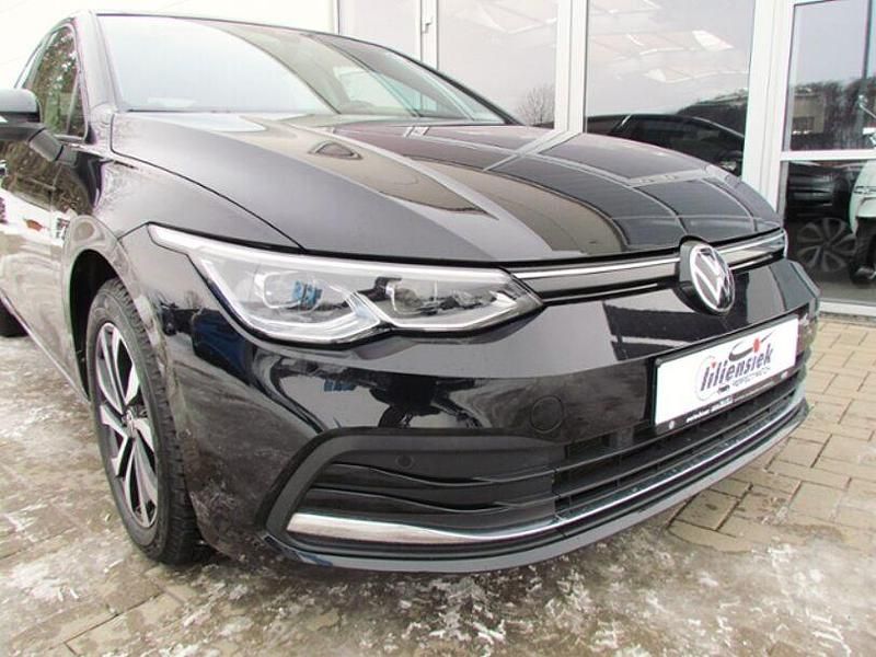 Gebraucht VW Golf VIII Active 150 PS (110 kW) 2022 Schwarz Limousine