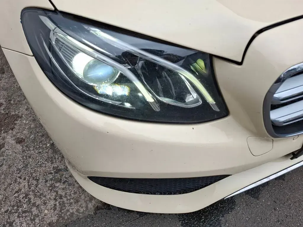 Usado Mercedes E220 Avantgarde 194 CV (142 kW) 2018 Beige Berlina
