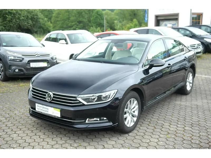 Gebraucht VW Passat 150 PS (110 kW) 2018 Schwarz Limousine
