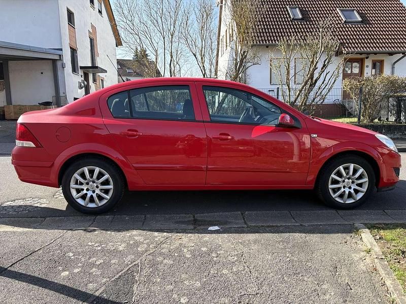 Gebraucht Opel Astra Innovation 116 PS (85 kW) 2008 Rot Limousine