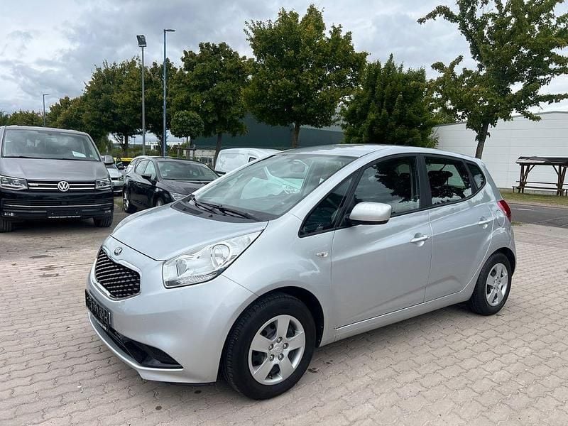 Gebraucht Kia Venga Attract 90 PS (66 kW) 2016 Silber Kleinwagen