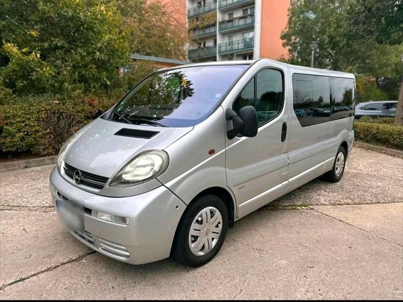 Usata Opel Vivaro 2006 Argento Monovolume