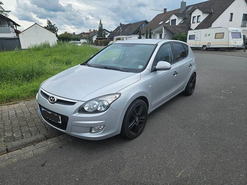 Silber Gebraucht 2009 Hyundai i30 Kombi | 2.500 € (Fairer Preis) - Bild 1/4