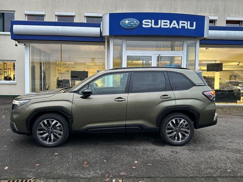 Neu Subaru Forester Platinum 136 PS (100 kW) 2025 Grün SUV