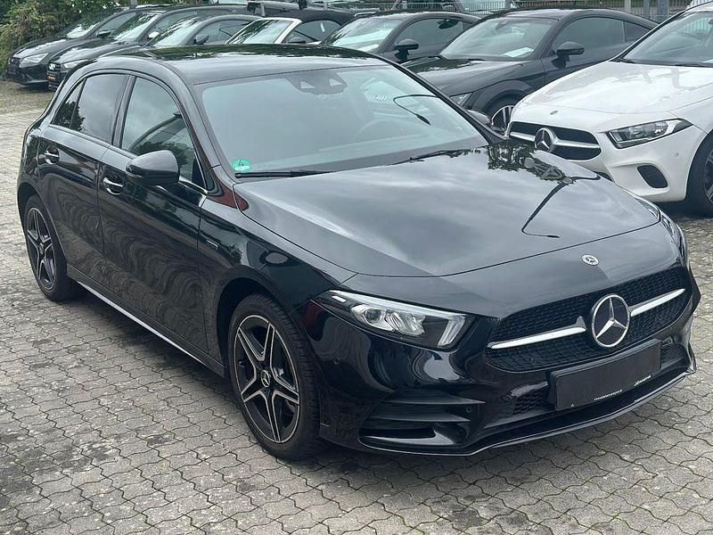 Schwarz Gebraucht 2020 Mercedes A250 AMG Limousine | 25.900 € (Fairer Preis) - Bild 1/4