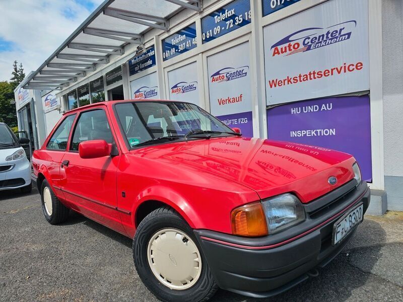 Rot Gebraucht 1990 Ford Escort Limousine | 3.999 € - Bild 1/4