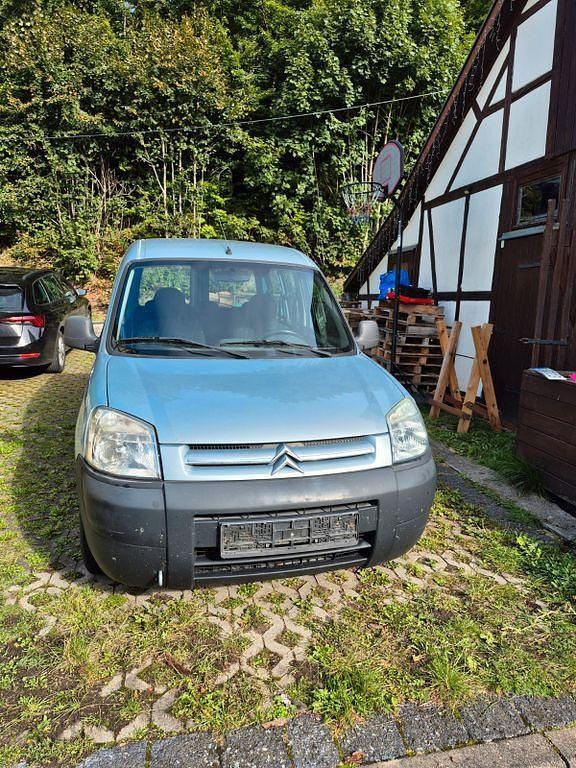 Grau Gebraucht 2004 Citroën Berlingo Advance Van / Kleinbus | 899 € (Superpreis) - Bild 1/4