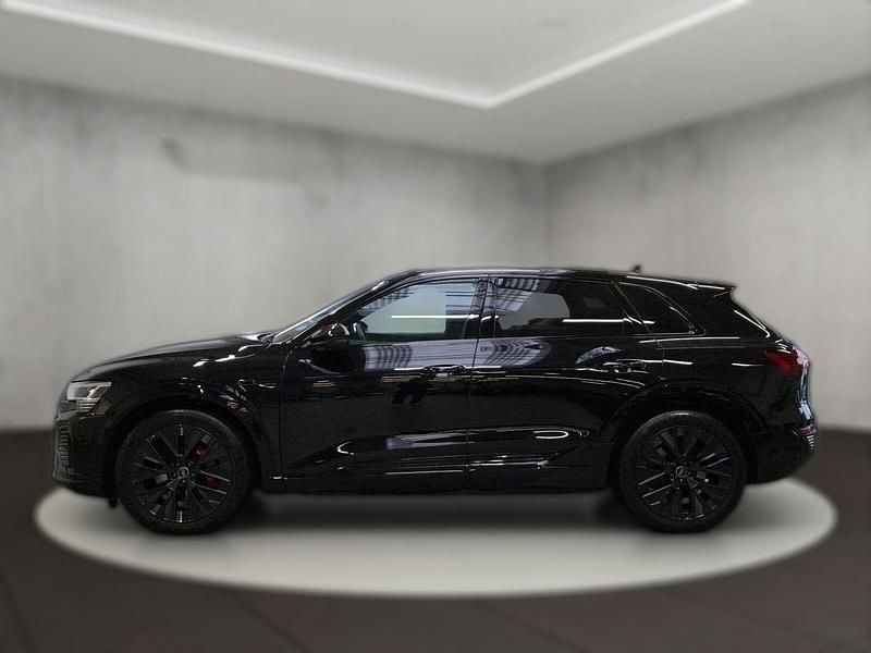 Schwarz metallic Gebraucht 2023 Audi Q8 e-tron S-Line SUV | 51.540 € (Superpreis) - Bild 1/4