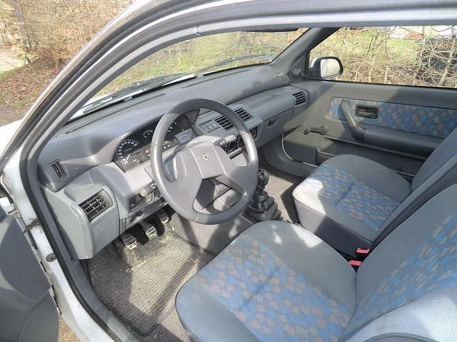 Gebraucht Renault Clio 54 PS (39 kW) 1993 Weiß Kleinwagen