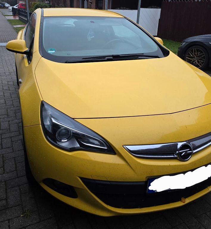 Gelb Gebraucht 2012 Opel Astra GTC Limousine | 5.300 € (Fairer Preis) - Bild 1/4