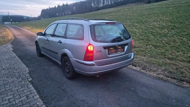 Gebraucht Ford Focus Finesse 101 PS (74 kW) 2003 Silber Kombi