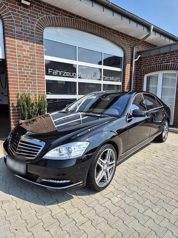Schwarz Gebraucht 2012 Mercedes S500L Limousine | 29.900 € (Fairer Preis) - Bild 1/4