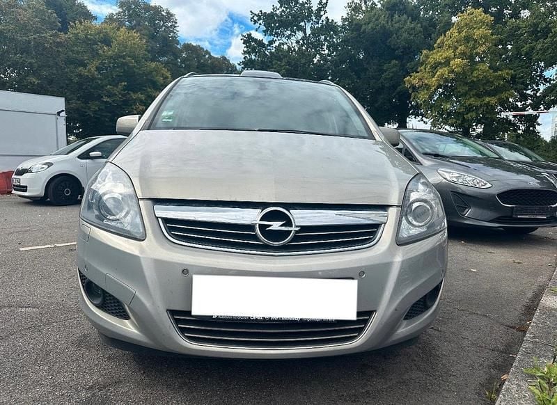 Grau Gebraucht 2010 Opel Zafira Van / Kleinbus | 5.999 € (Teuer) - Bild 1/4