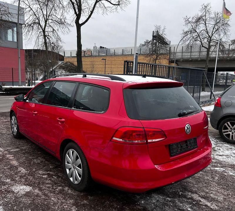 Gebraucht VW Passat Trendline 140 PS (102 kW) 2011 Rot Kombi