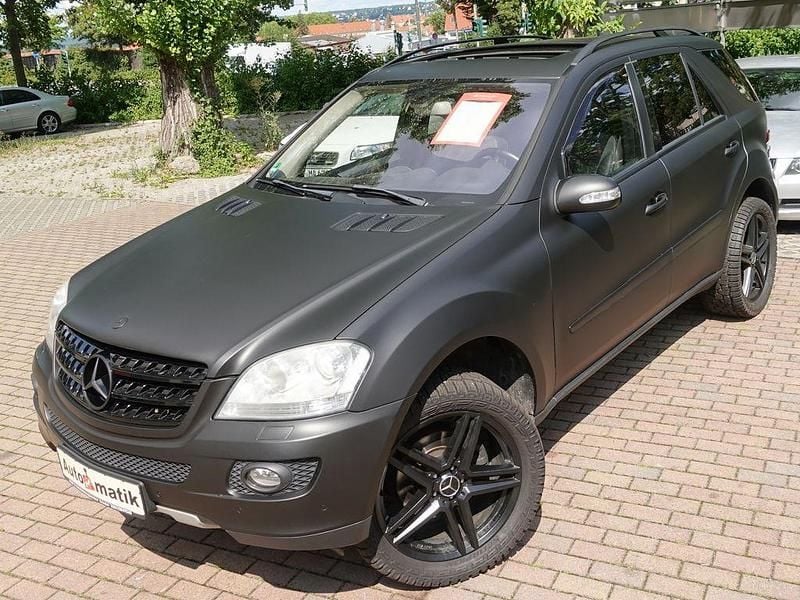 Schwarz Gebraucht 2007 Mercedes ML320 SUV | 11.850 € (Etwas zu teuer) - Bild 1/4