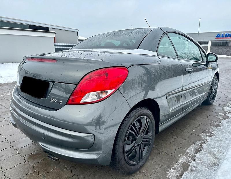 Gebraucht Peugeot 207 CC 120 PS (88 kW) 2012 Grau Cabrio