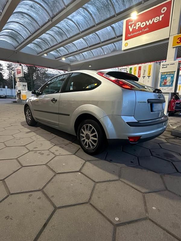 Gebraucht Ford Focus 101 PS (74 kW) 2005 Silber Kleinwagen