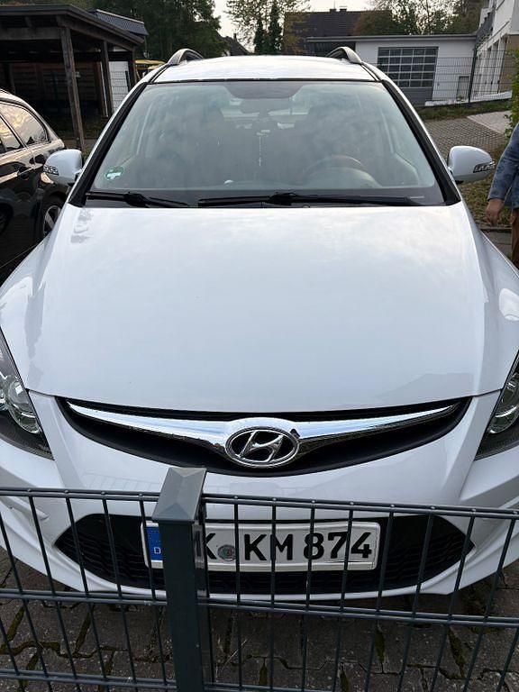 Weiß Gebraucht 2010 Hyundai i30 Classic Kombi | 3.450 € (Fairer Preis) - Bild 1/4