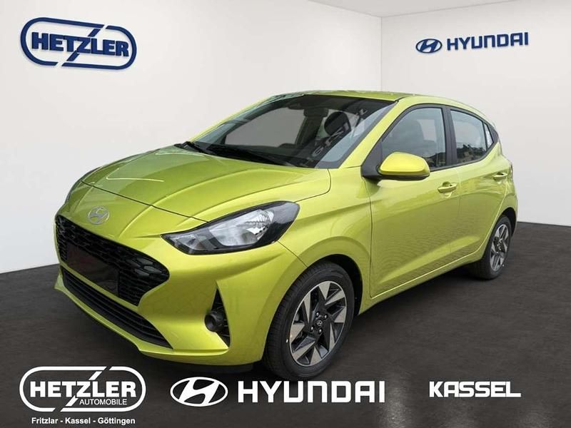 Lucid lime / met Neu 2025 Hyundai i10 Trend Kleinwagen | 21.990 € - Bild 1/4