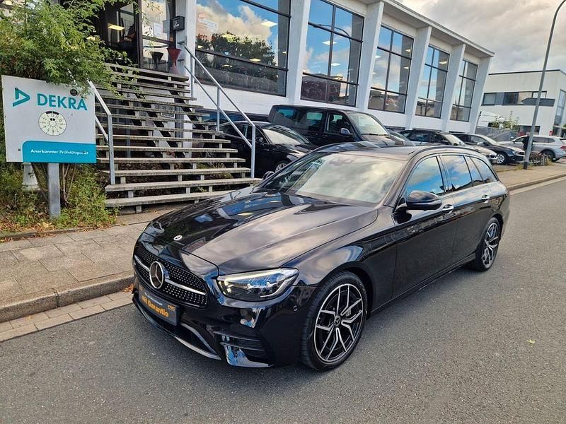 Schwarz Gebraucht 2023 Mercedes E400 AMG line Kombi | 46.850 € (Superpreis) - Bild 1/4