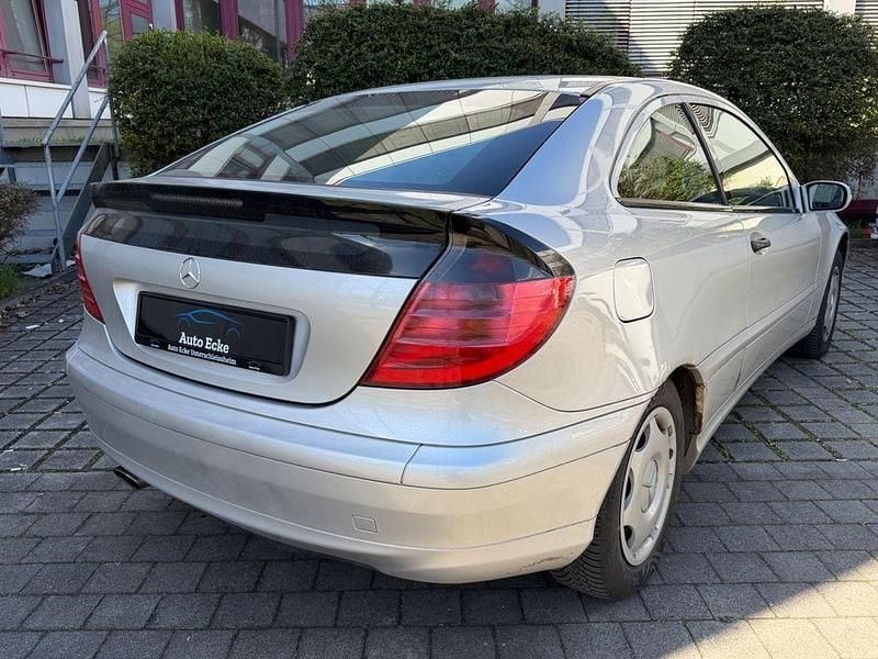 Second-hand Mercedes C200 163 CP (119 kW) 2003 Argintiu Coupe