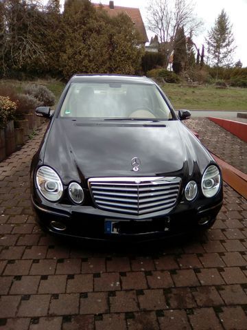 Schwarz Gebraucht 2006 Mercedes E320 Elegance Limousine | 12.700 € - Bild 1/4