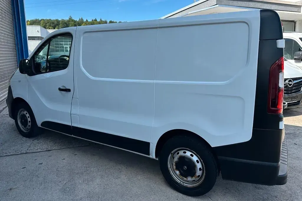 Gebraucht Opel Vivaro 121 PS (88 kW) 2018 Weiß Van / Kleinbus