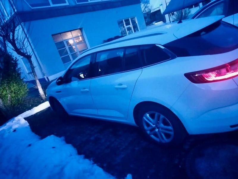 Gebraucht Renault Mégane IV 131 PS (96 kW) 2018 Weiß Kombi