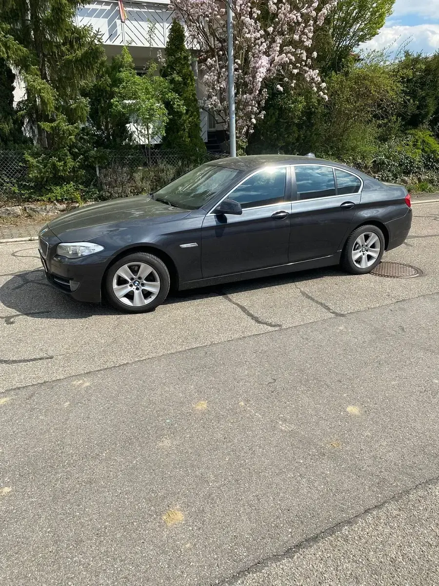 Gebraucht BMW 520 184 PS (135 kW) 2013 Grau Limousine