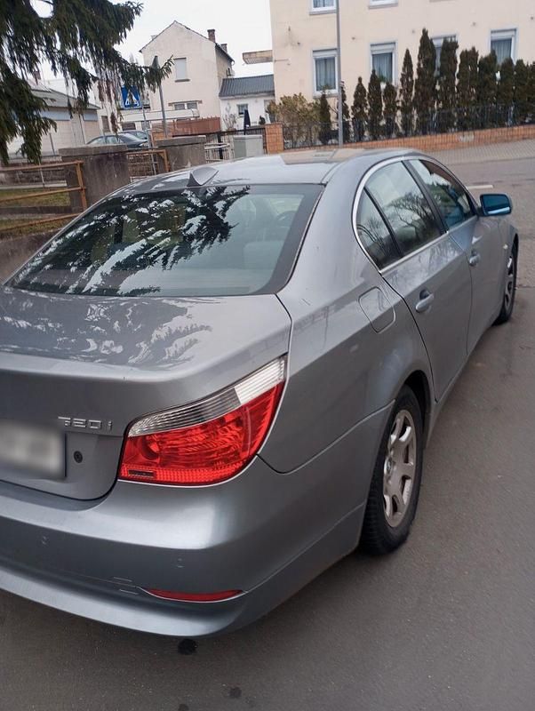 Gebraucht BMW 520 170 PS (125 kW) 2005 Silber Kleinwagen