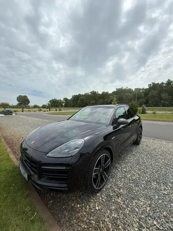 Gebraucht Porsche Cayenne E-Hybrid 462 PS (339 kW) 2020 Schwarz SUV