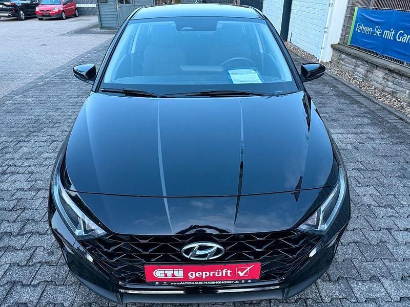 Gebraucht Hyundai i20 Select 101 PS (74 kW) 2021 Schwarz Kleinwagen