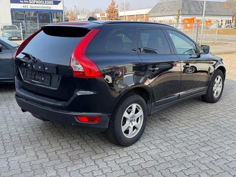 Gebraucht Volvo XC60 Kinetic 163 PS (119 kW) 2012 Schwarz SUV