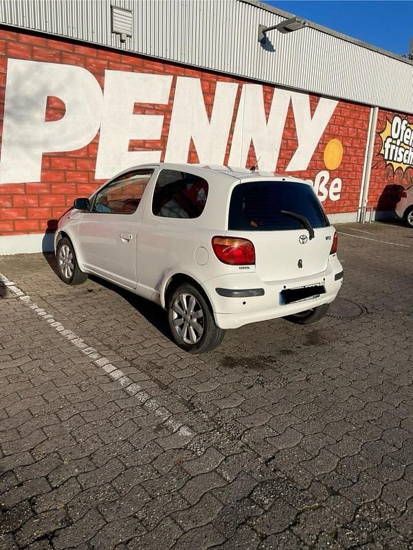 Gebraucht Toyota Yaris 68 PS (50 kW) 2005 Weiß Kleinwagen
