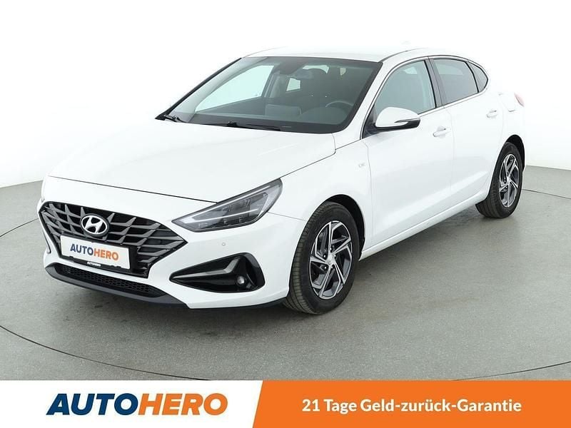 Weiß Gebraucht 2022 Hyundai i30 Limousine | 16.000 € (Superpreis) - Bild 1/3