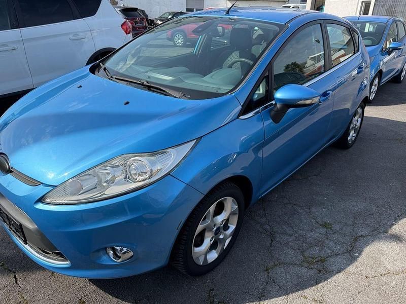 Gebraucht Ford Fiesta Titanium 97 PS (71 kW) 2009 Blau Kleinwagen
