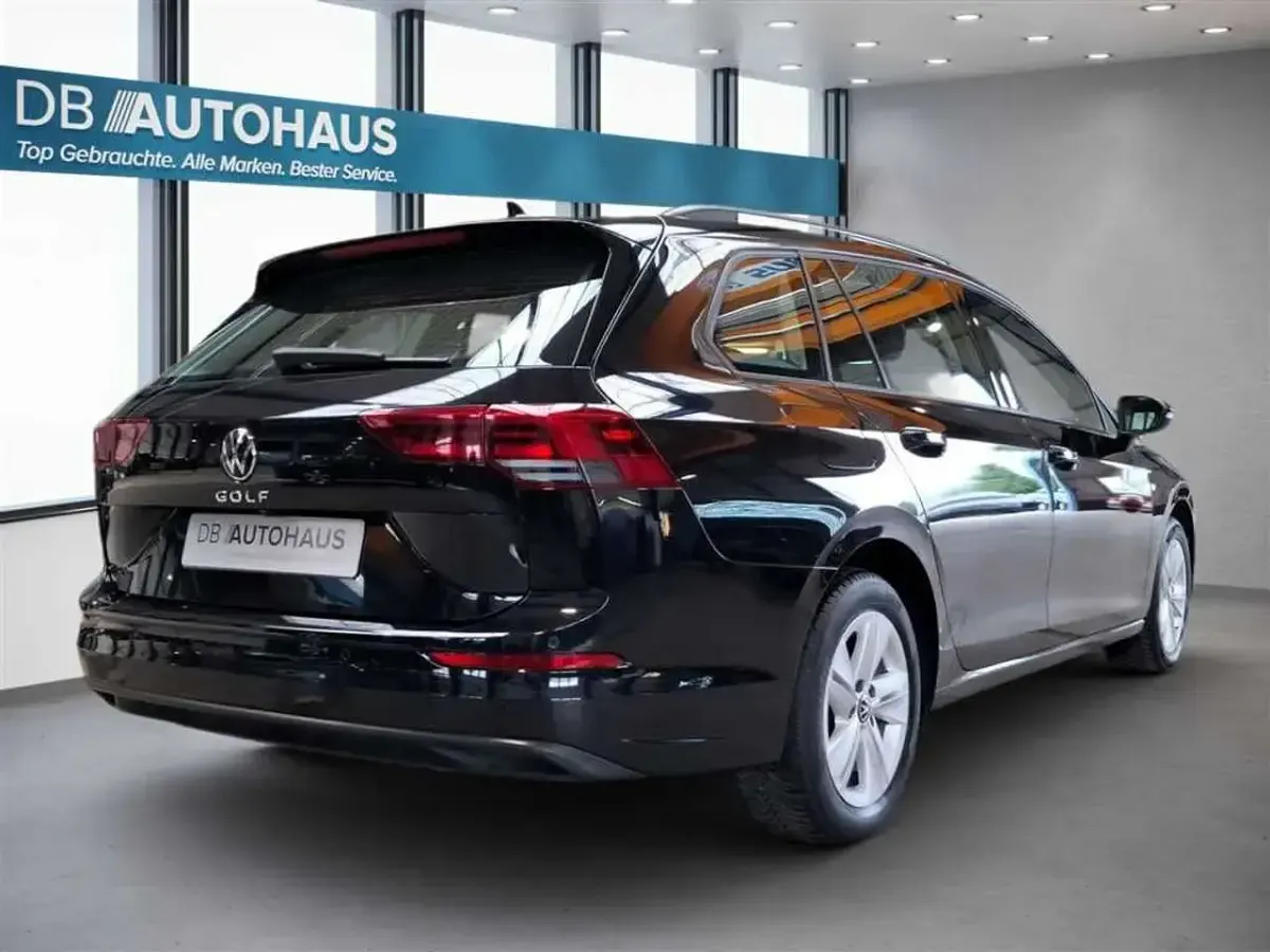 Gebraucht VW Golf VIII Life 110 PS (80 kW) 2024 Schwarz Kombi