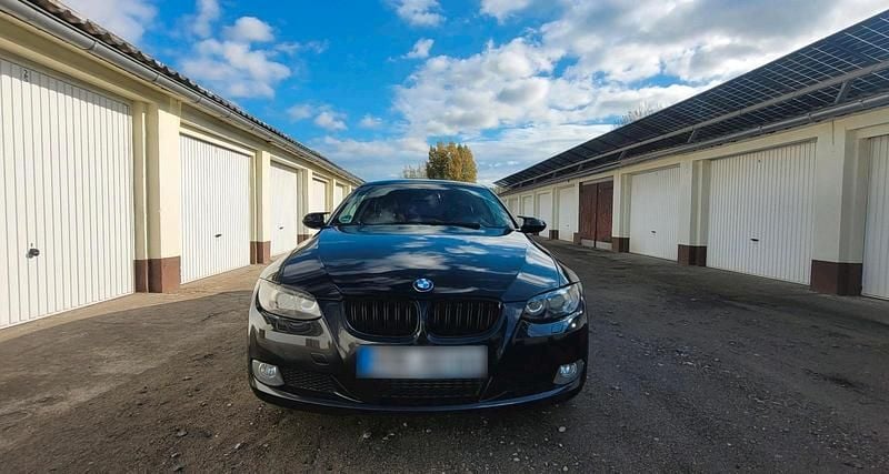 Gebraucht BMW 320 177 PS (130 kW) 2008 Schwarz Coupé