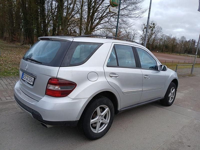 Gebraucht Mercedes ML280 190 PS (139 kW) 2008 Silber SUV