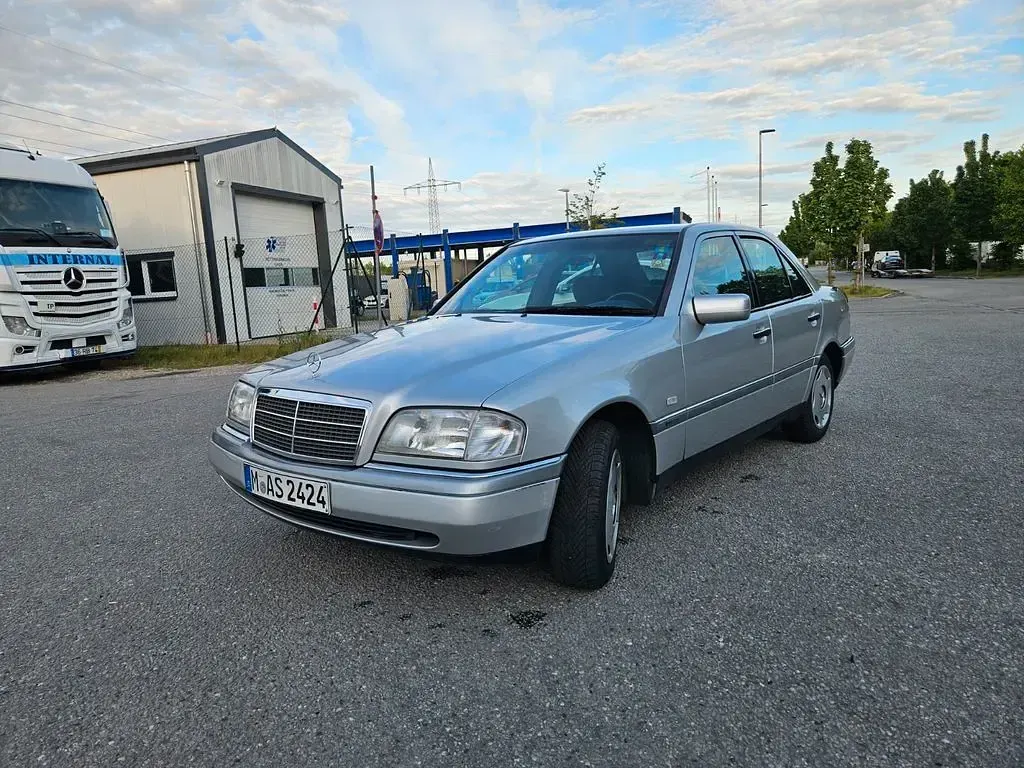 Gebraucht Mercedes C180 Elegance 122 PS (89 kW) 1996 Silber Limousine