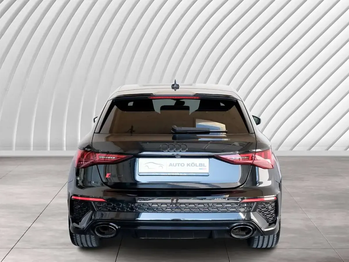 Gebraucht Audi RS3 Sport 400 PS (294 kW) 2021 Mythosschwarz metallic Limousine