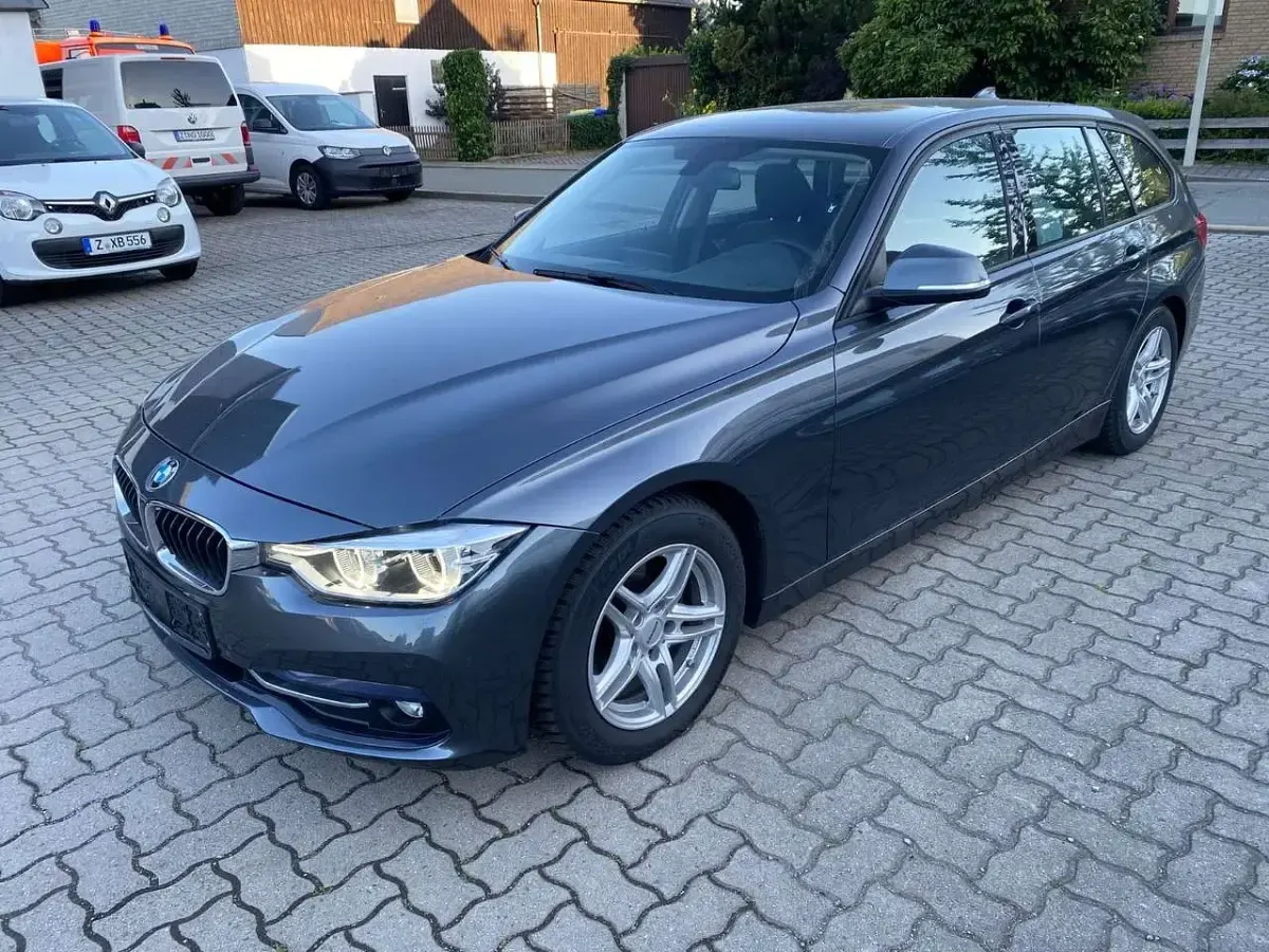Gebraucht BMW 320 Sport Line 163 PS (119 kW) 2019 Grau Kombi