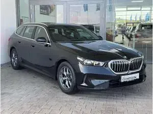 Gebraucht BMW 520 197 PS (144 kW) 2025 Schwarz (saphirschwarz metallic) Kombi