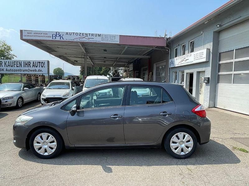 Grau Gebraucht 2010 Toyota Auris Life Limousine | 6.990 € (Fairer Preis) - Bild 1/4