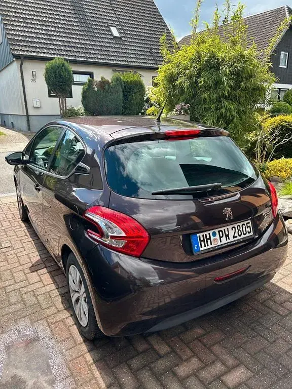 Gebraucht Peugeot 208 Active 82 PS (60 kW) 2013 Braun Kleinwagen