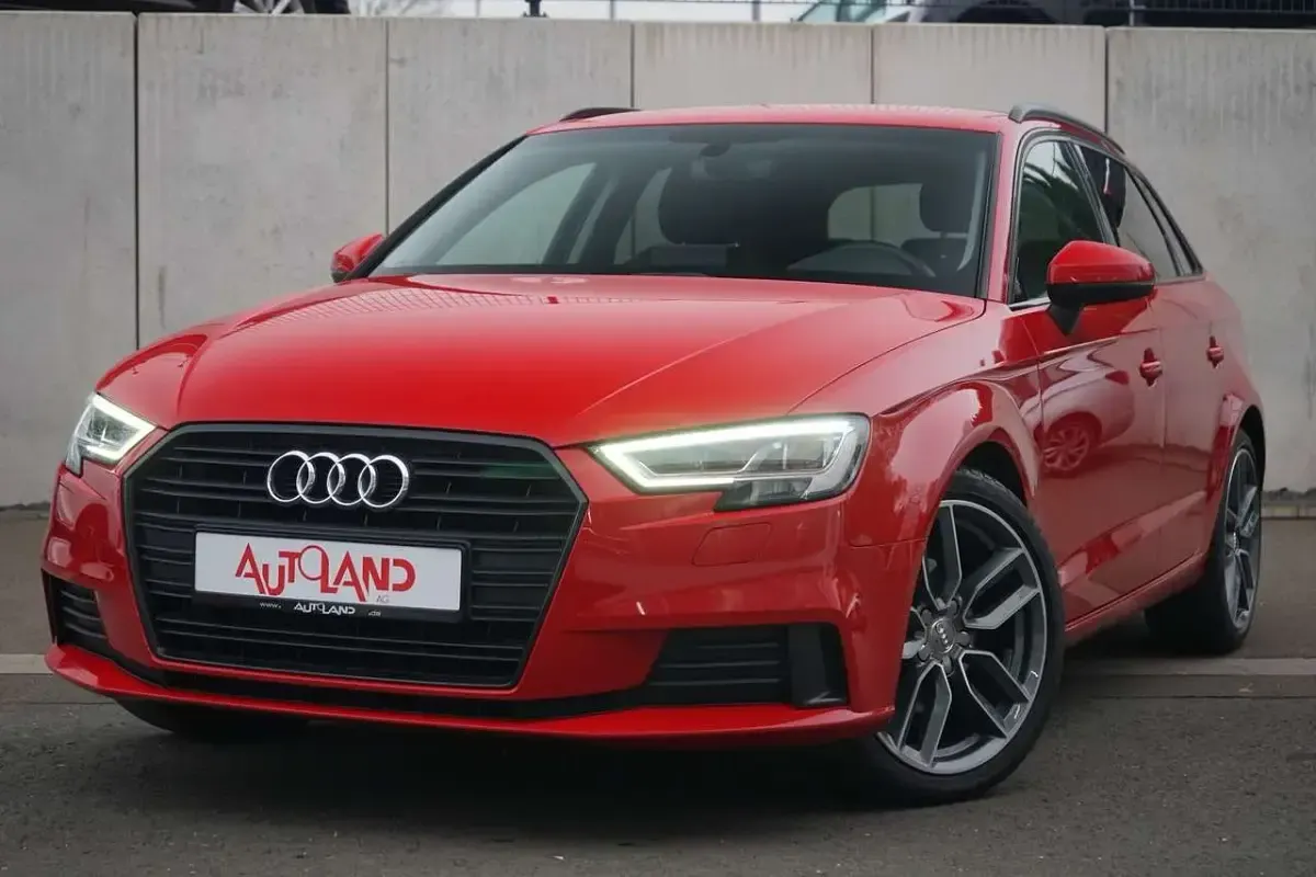 Gebraucht Audi A3 Ambiente 150 PS (110 kW) 2019 Tangorot metallic Limousine