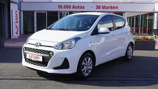 Gebraucht Hyundai i10 Trend 67 PS (49 kW) 2019 Weiß Kleinwagen