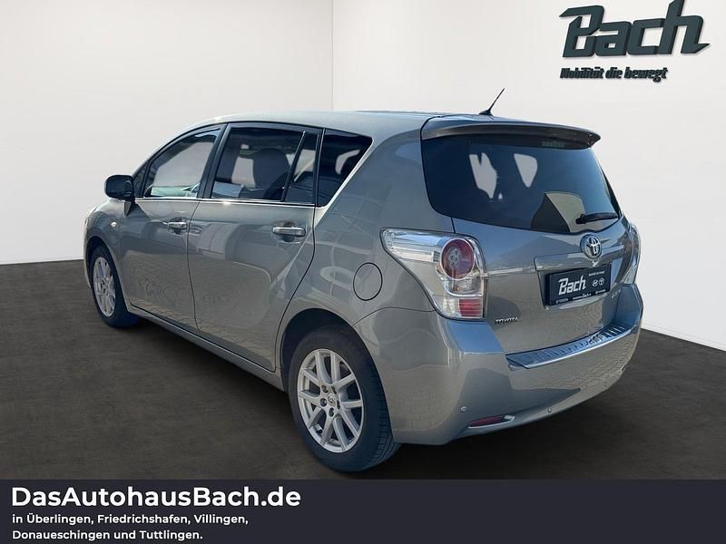 Gebraucht Toyota Verso Travel 147 PS (108 kW) 2012 Silber Van / Kleinbus